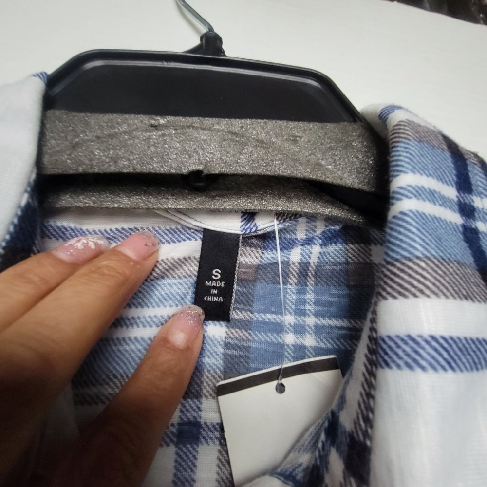 ✨Size S Derek Heart Women's Plaid Shirt Tunic Top Blouse Sleeveless White Blue - Picture 3 of 7